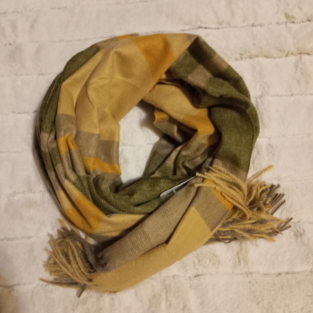 🍂NWT-Plaid Scarf 🍂